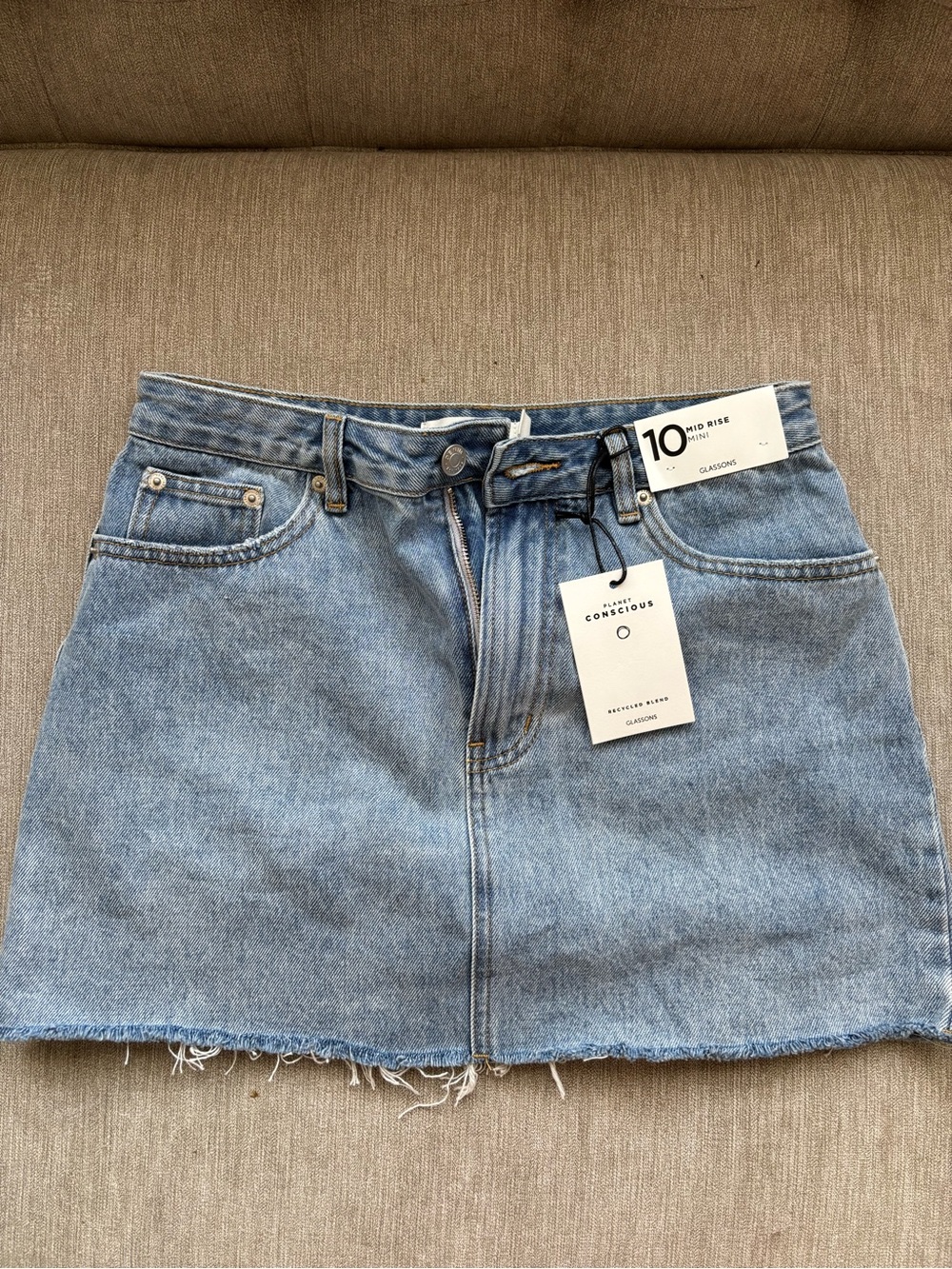 brand new! glassons light blue denim wash mid rise mini jean skirt with pockets🩵